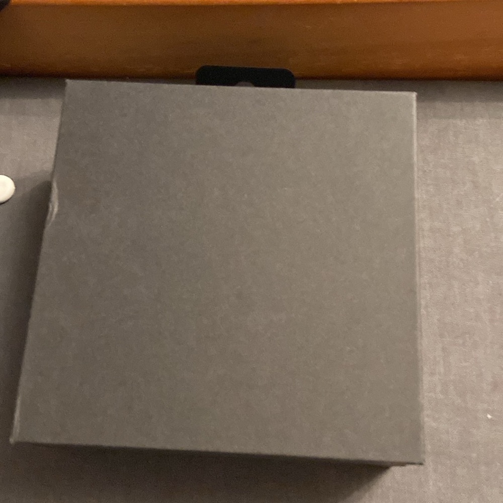 Bose quitcomfort earbuds tried on - Picture 3 of 4